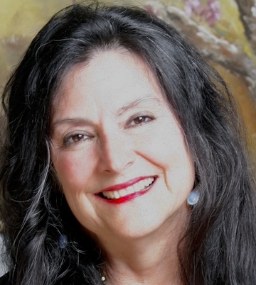 headshot of Nora Comstock